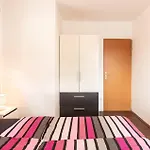 Stunning In With Wifi Lägenhet